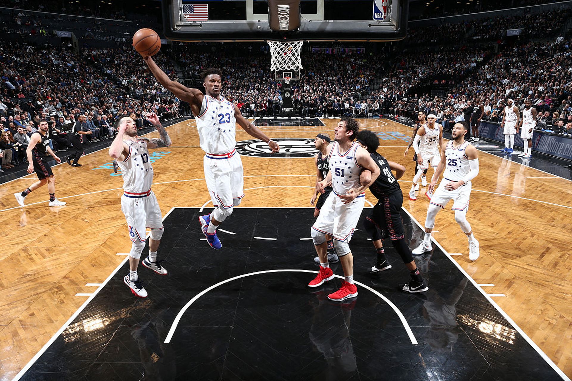 澳客网官方网站首页-主场气氛火爆！NBA比赛中球迷狂欢